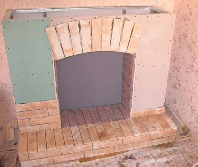 Пошаговая фото инструкция сборки углового камина из картона