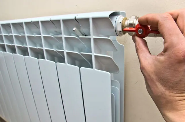  спустить воздух из радиатора отопления: как выпустить воздух из .